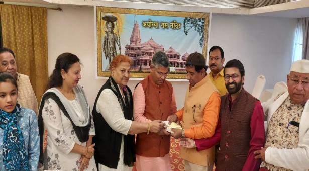 राम मन्दिर निर्माण के लिए मुरलीधर आहूजा ने दिये दो लाख बाइस हजार दो सौ बाइस रूपये की सहयोग राशि
